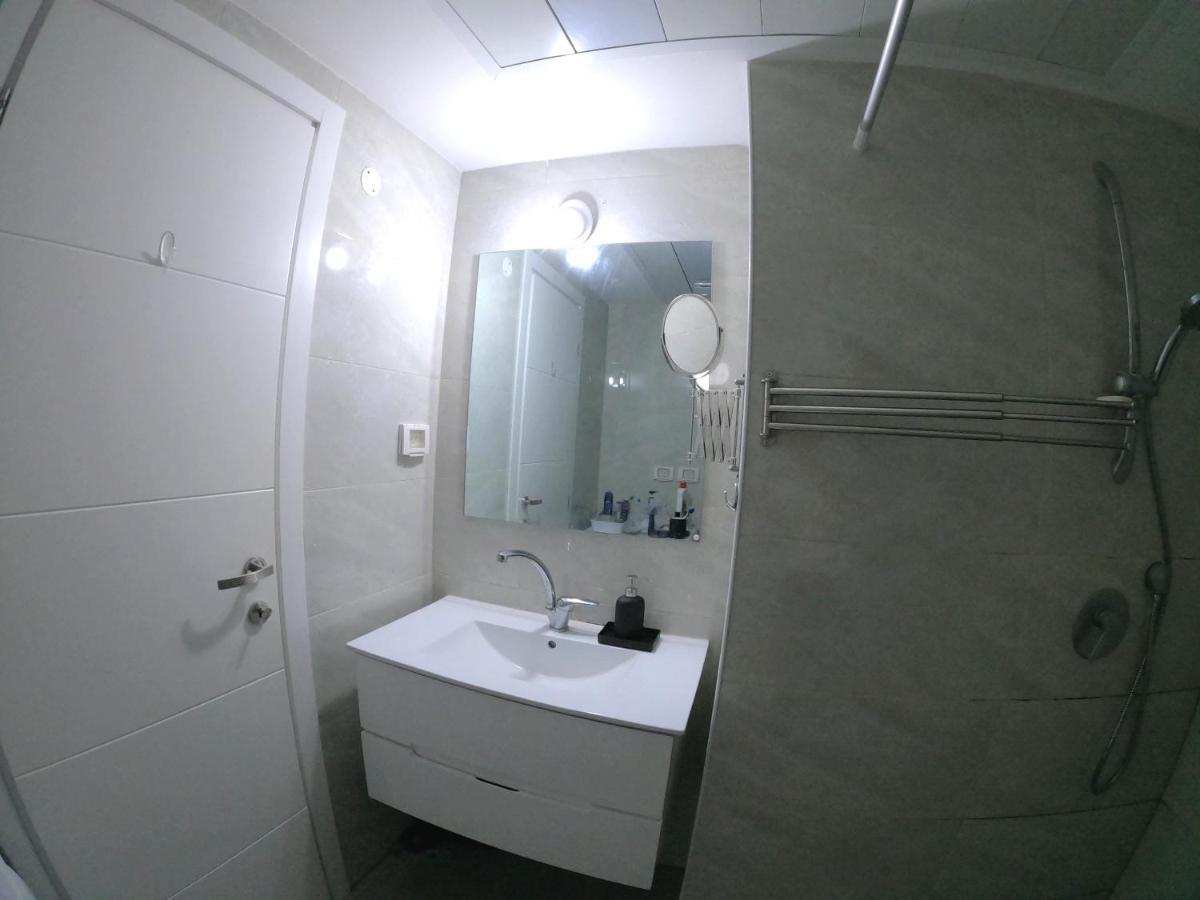 Beach Suite Israel- Best View, Gym, Massage Chair, Low Fee For Off-Site Indoor Pool Spa ביץ סוייט ישראל- נוף ים מאלף, כיסא מסאז, חדר כושר, אפשרות לבריכה מקורה, וספא בתשלום ממש מוזל Ashkelon Exteriör bild